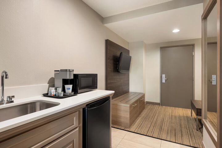 Holiday Inn Express Hotel & Suites Fredericksburg by IHG