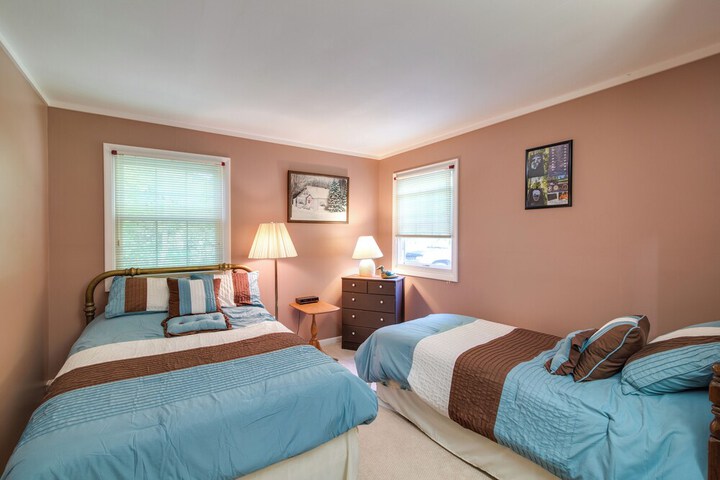Hunter Hideaway w / Yard & Deck: 3 Mi to Ski Slopes