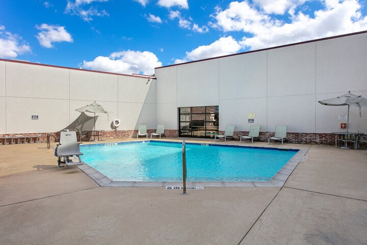 Pool 21 of 110