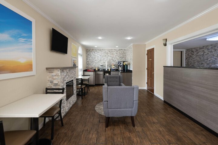Days Inn by Wyndham Canton