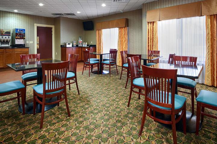 Best Western Plus Kalamazoo Suites