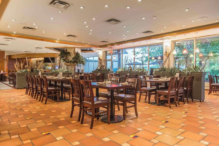 Dining 112 of 151