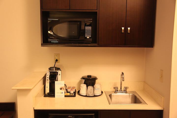 Holiday Inn Express & Suites Cumberland - La Vale by IHG