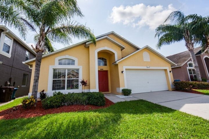 Gated Country Club Private Pool ! 4 Bedroom Home by RedAwning