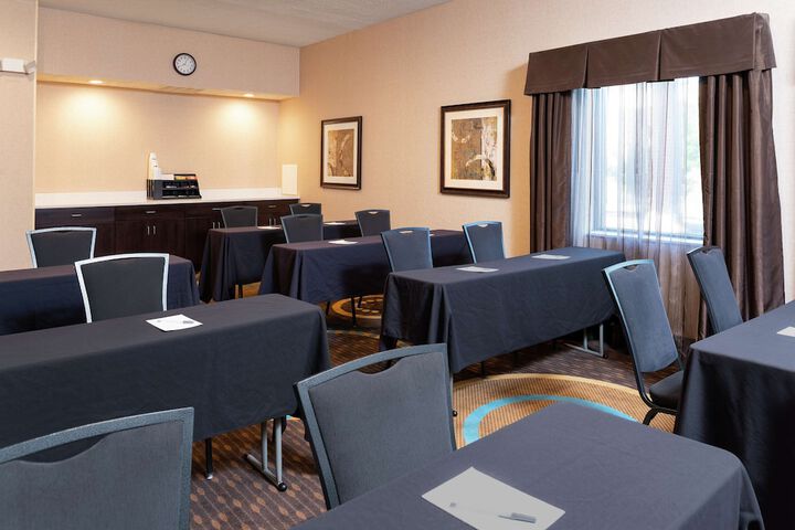 Hampton Inn & Suites Cleveland-Airport / Middleburg Heights