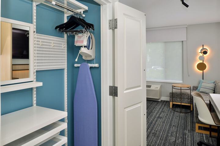 Room 13 of 33