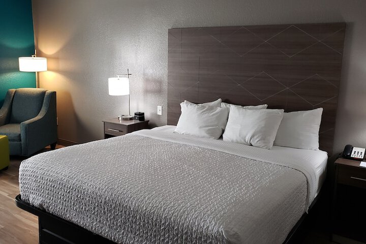 Room 12 of 27