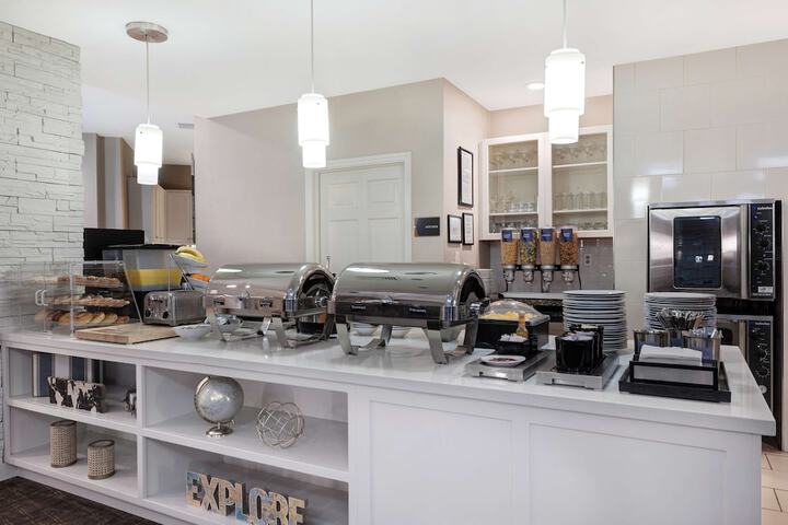 Breakfast/Coffee Service 60 of 69