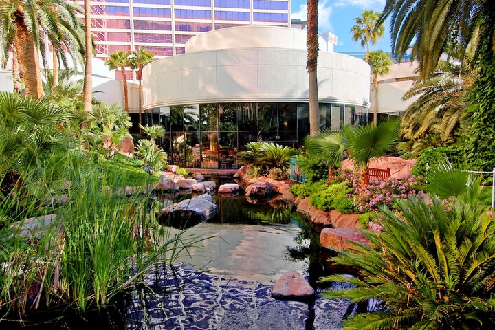 Hotel Exterior 118 of 122