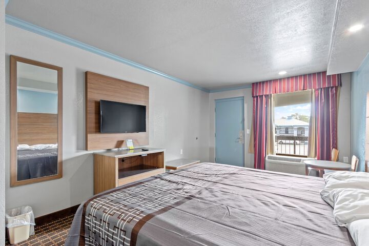 Room 21 of 25