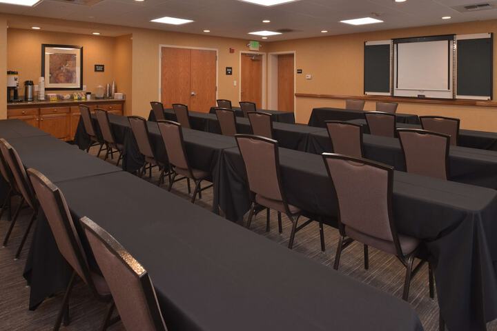 Hampton Inn & Suites Bakersfield North-Airport