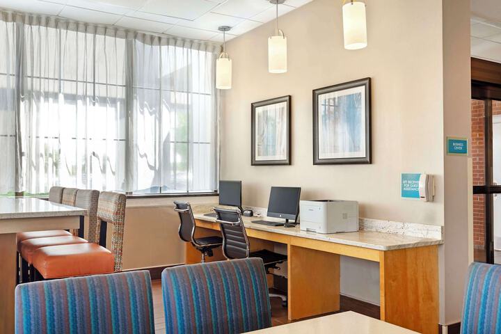 Business Center 45 of 47