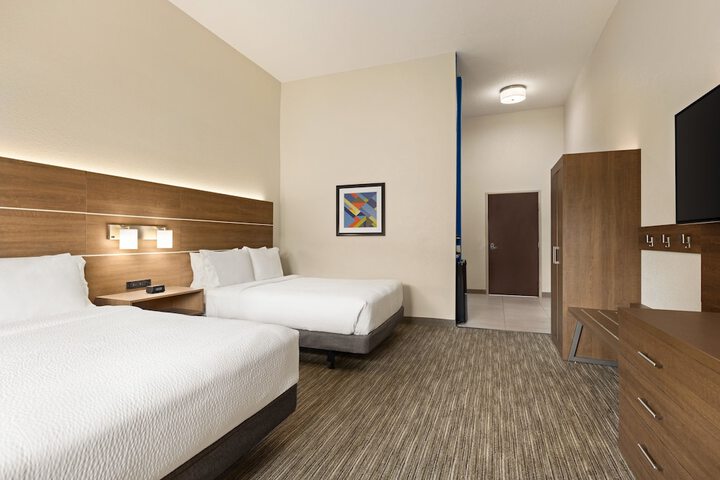 Holiday Inn Express & Suites Akron Regional Airport Area by IHG