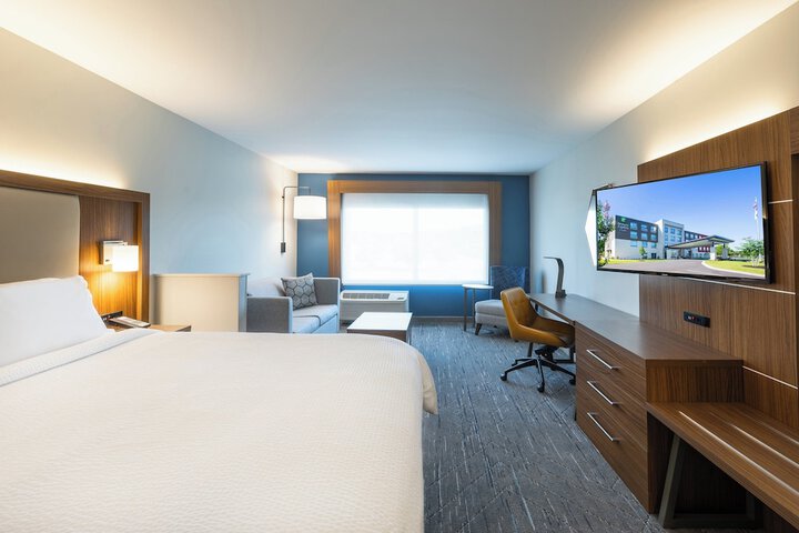 Holiday Inn Express & Suites Greenwood Mall by IHG