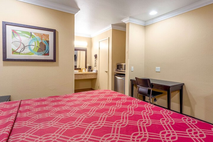 Room 20 of 34