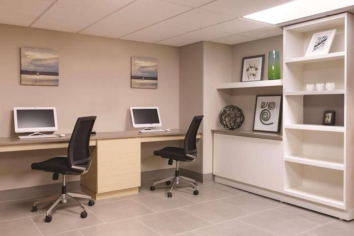 Business Center 33 of 33