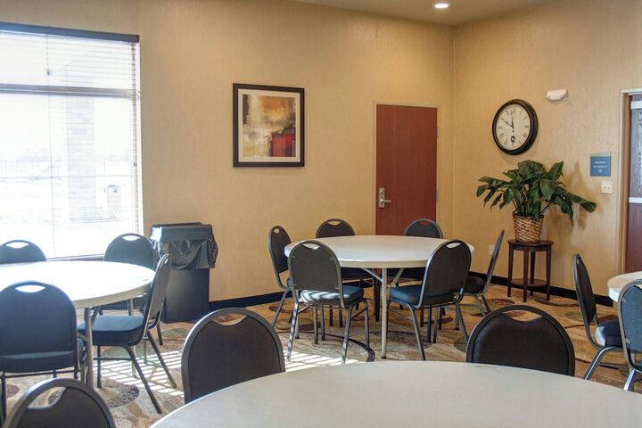 Cobblestone Hotel & Suites - Jefferson