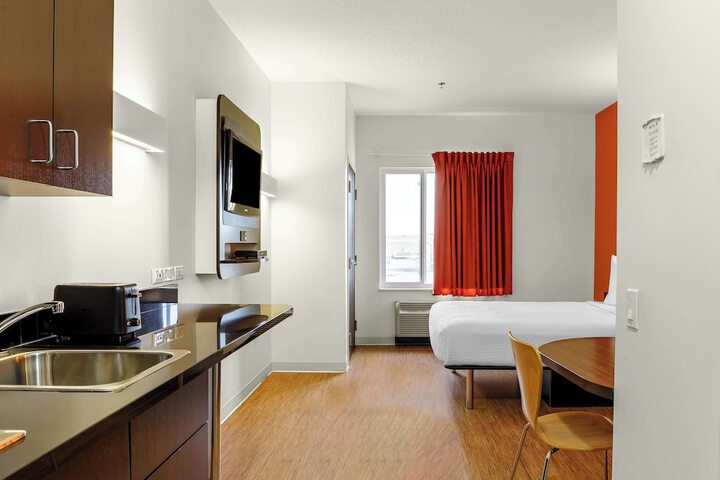 Room 11 of 25