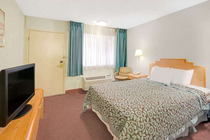 Room 16 of 28