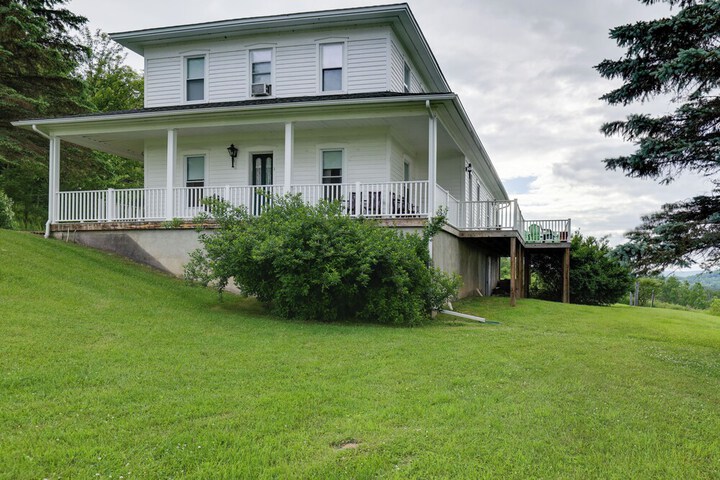 Lawrenceville Apartment w / Deck Near Gaming Lands!