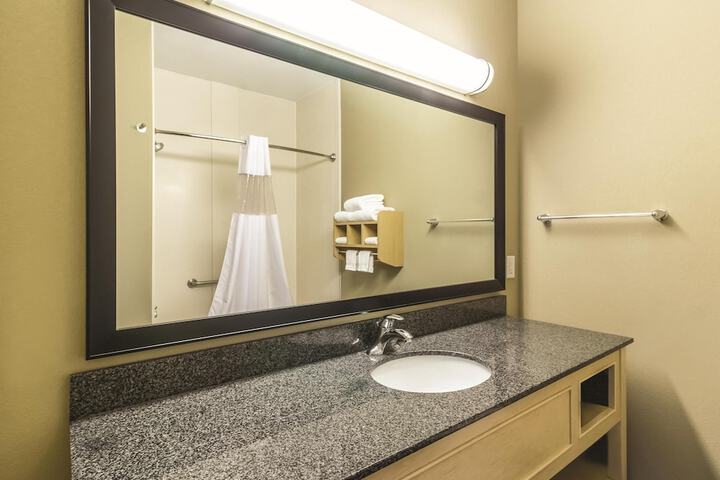 La Quinta Inn & Suites by Wyndham Fargo-Medical Center