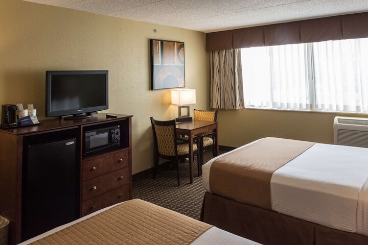 Room 10 of 28