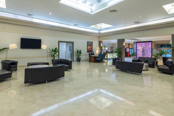 Hotel 6 of 65
