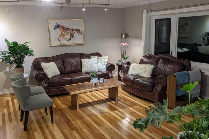 Spacious and Elegant Space with Premium Kitchen that is Ideal for Gathering with Friends and Family