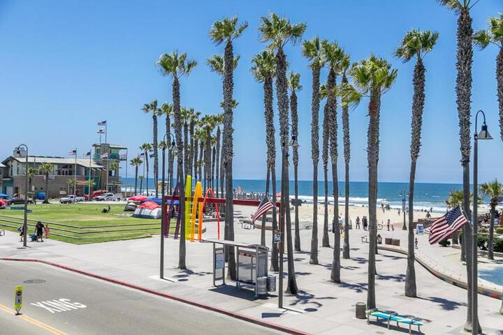 Ocean View 3 Bedrooms Condo just steps from the park, pier & water!