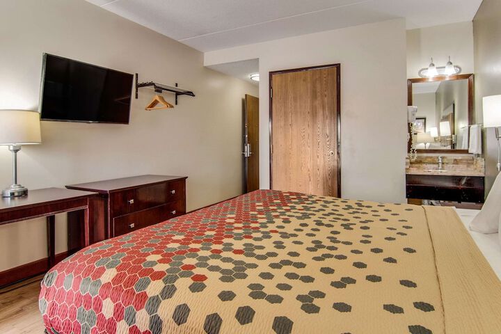 Room 25 of 38