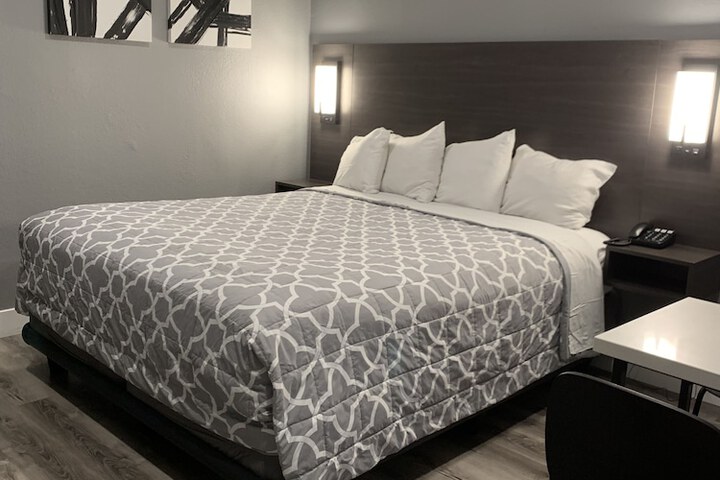 Room 6 of 46