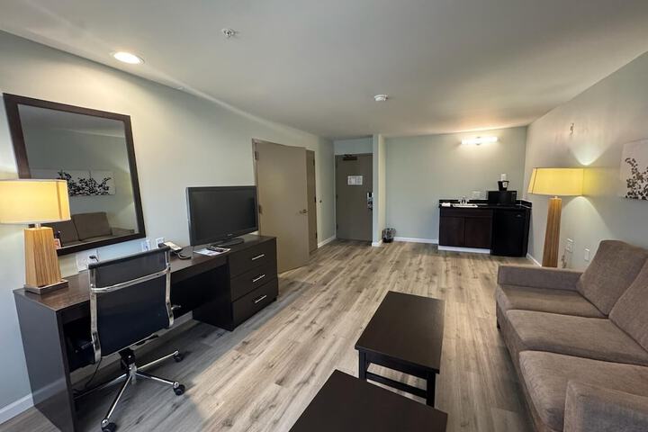 Wingate by Wyndham Bel Air I-95 Exit 77A / APG Area