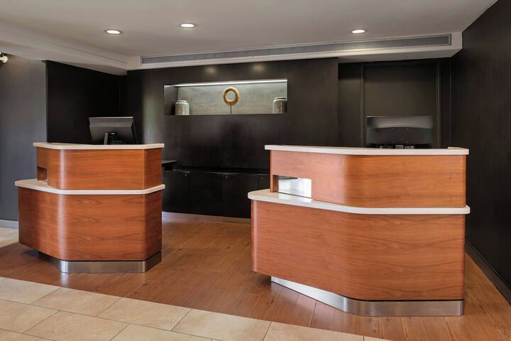 Courtyard by Marriott San Diego Del Mar / Solana Beach