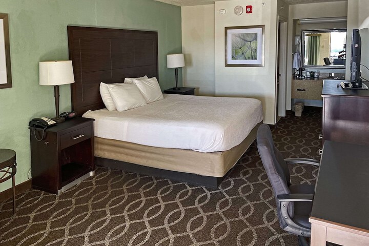 Quality Inn Clinton North