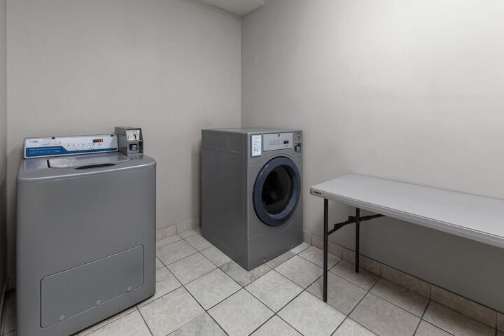 Days Inn & Suites by Wyndham Seaford