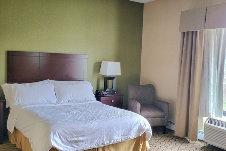 Room 12 of 34