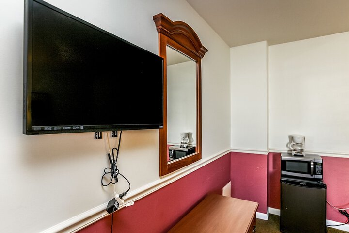 Room 6 of 15