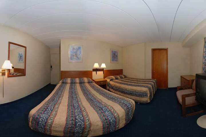 Room 32 of 44