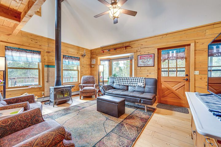 Deck Fire Pit & Grill: Log Cabin in Black Hawk