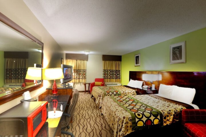 Room 17 of 37