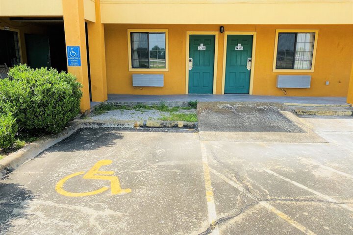 Room 11 of 19