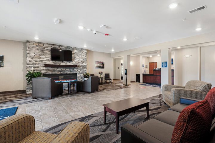 Cobblestone Hotel & Suites - Urbana