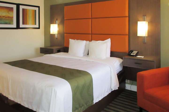 Room 16 of 38