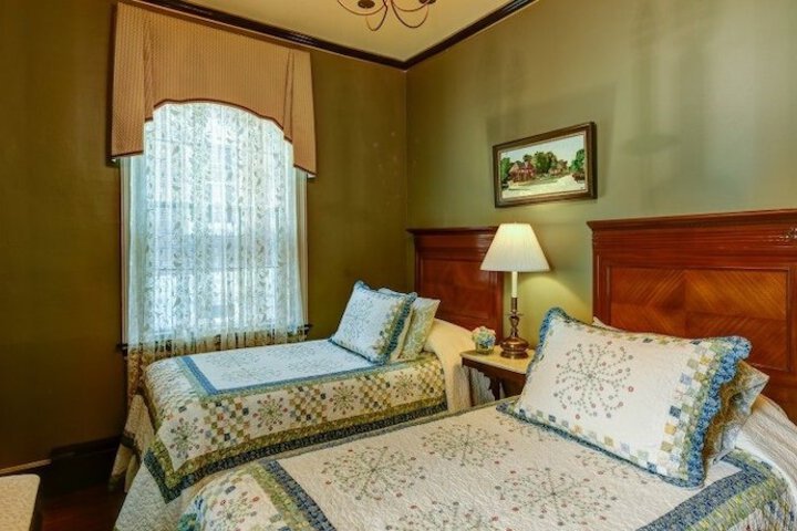 Room 19 of 40