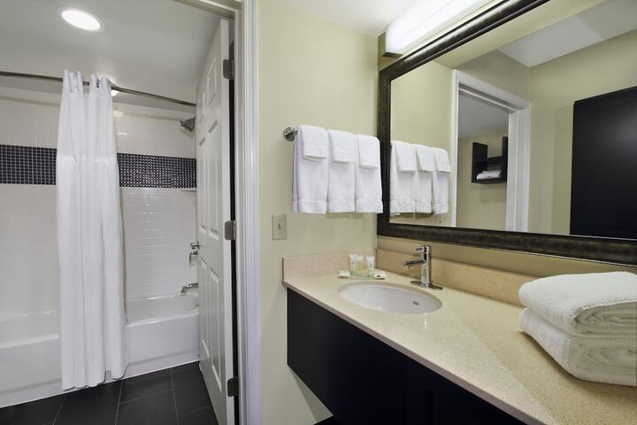 Staybridge Suites Tysons - McLean by IHG