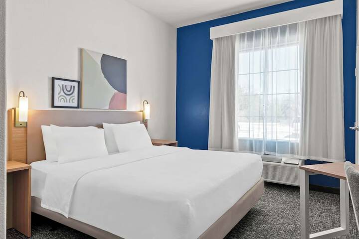 Spark by Hilton Selma