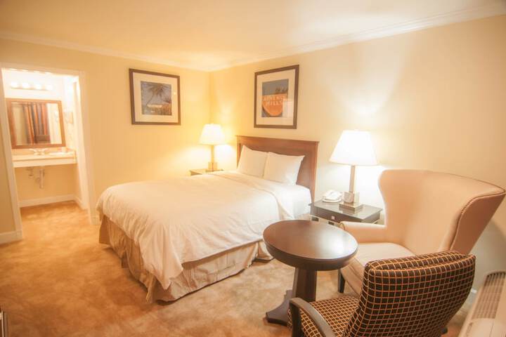 Room 6 of 25