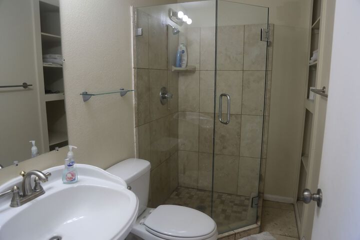 Room 14 of 33