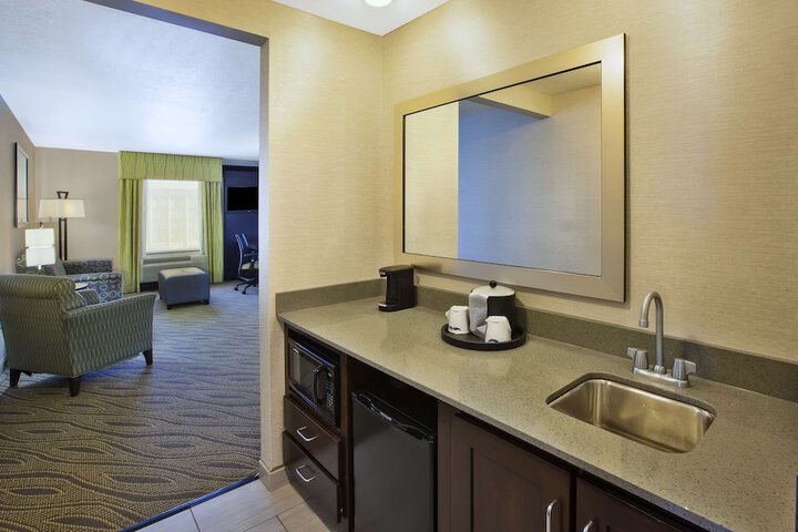 Room 9 of 27