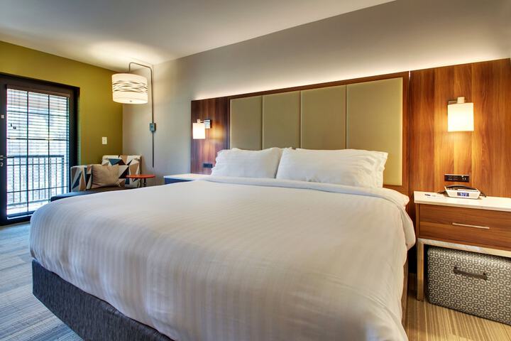 Room 10 of 31